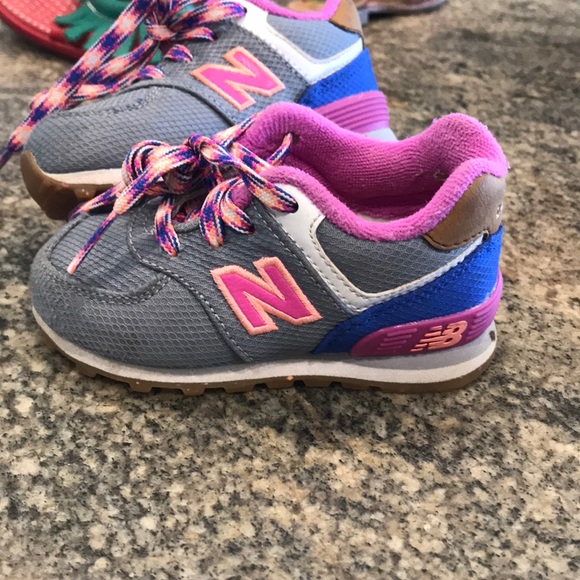 Toddler girls New Balance sneakers size 5 - Picture 3 of 4